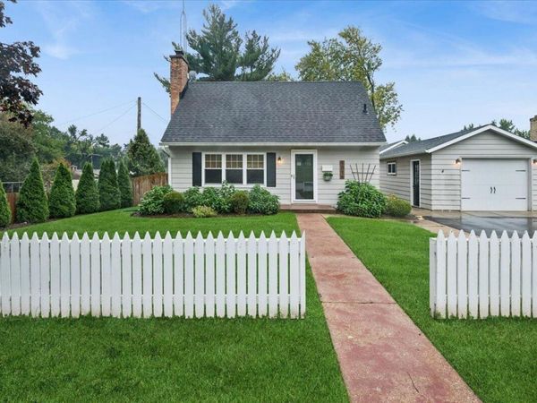 1016 Logan St, Lake Geneva, WI 53147
