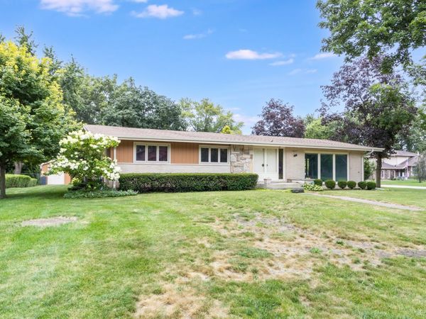 642 Country Lane , Beecher, IL 60401