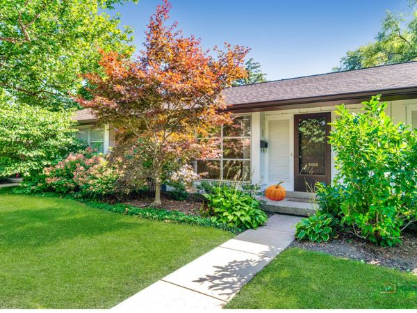 303 Crestwood Village , Northfield, IL 60093