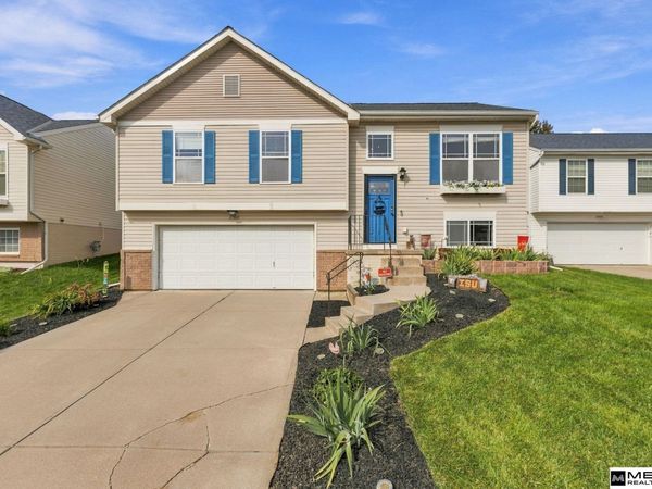 10868 Girard Street, Omaha, NE 68142