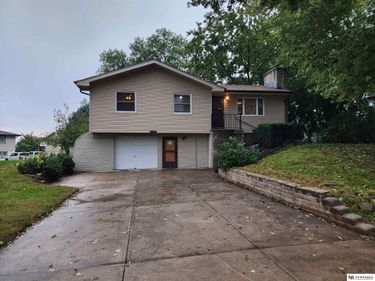 8608 S 47th Street, Omaha, NE 68157