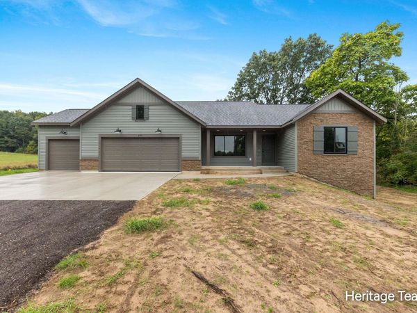 690 Pierce Road, Plainwell, MI 49080
