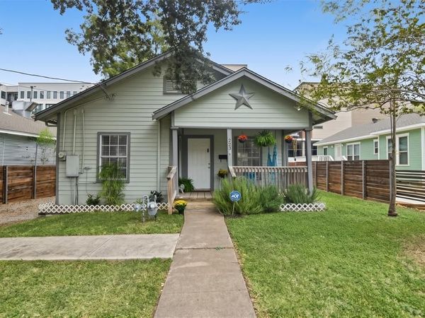 223 W 8th Street , Dallas, TX 75208