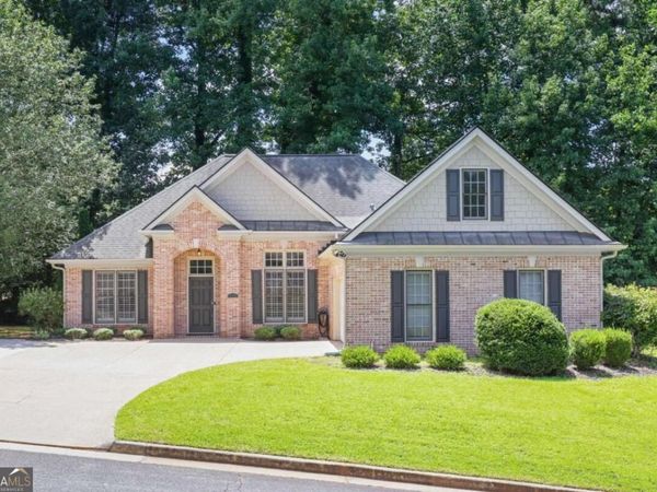 105 Peregrine Way NW, Kennesaw, GA 30144