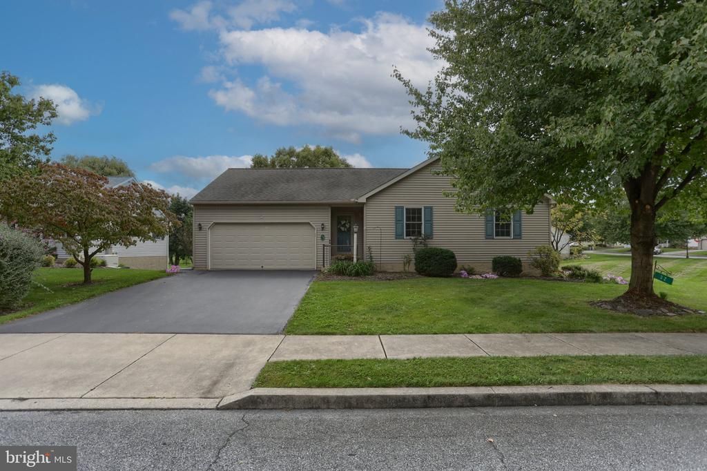 32 ARBOR DRIVE , MYERSTOWN, PA 17067