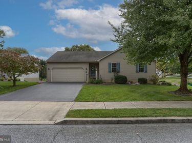 32 ARBOR DRIVE, MYERSTOWN, PA 17067