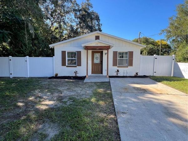 1314 ROBIE AVENUE , MOUNT DORA, FL 32757