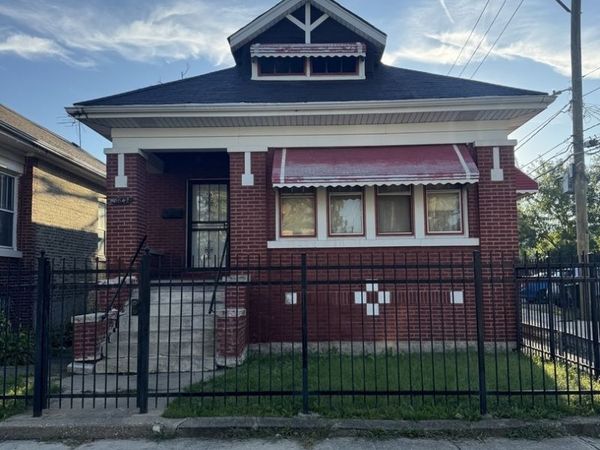 8641 S May Street , Chicago, IL 60620