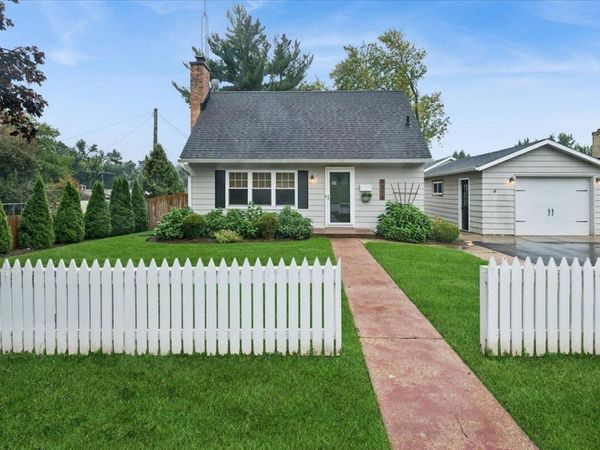 1016 Logan STREET, Lake Geneva, WI 53147