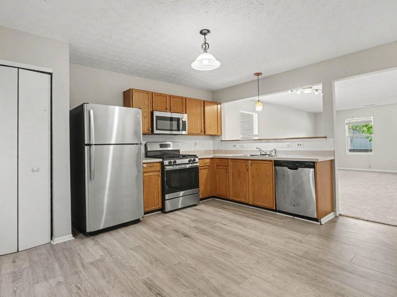 7512 Hemrich Drive , Canal Winchester, OH 43110 Photo 6