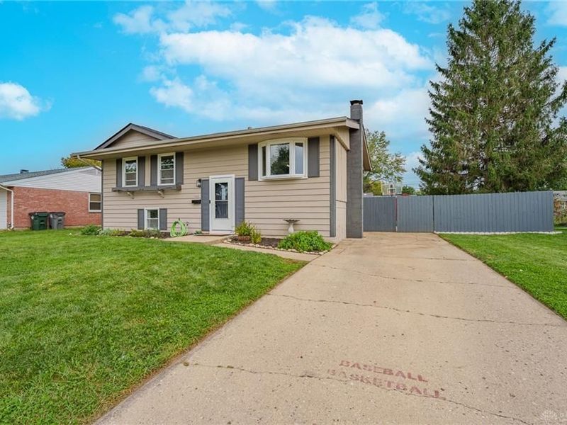 549 Locust Lane, Troy, OH 45373 Photo 2