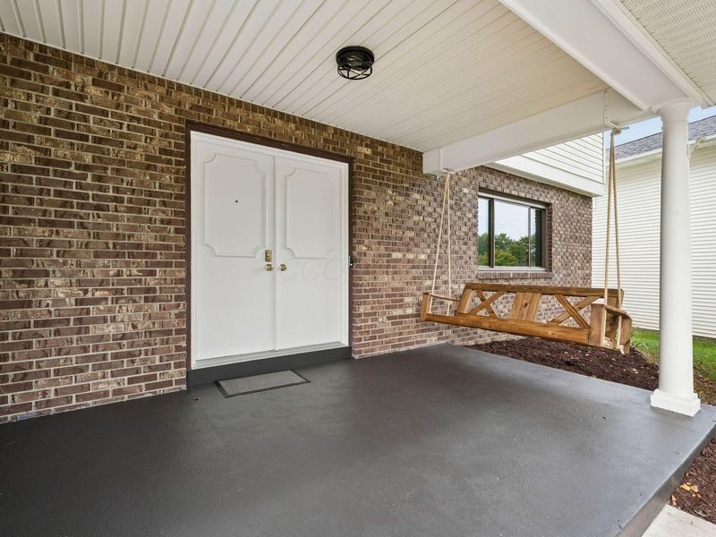 2900 Granada Hills Drive, Columbus, OH 43231 Photo 2