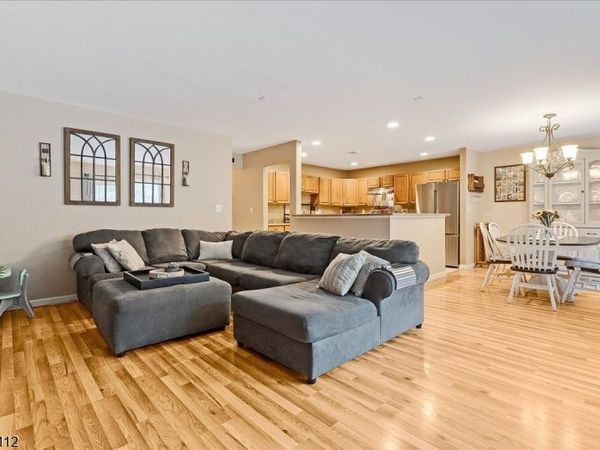 9 Ferndale Ln, Hardyston, NJ 07419