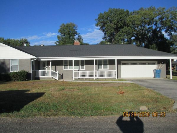 10 Lilac Drive , Centralia, IL 62801