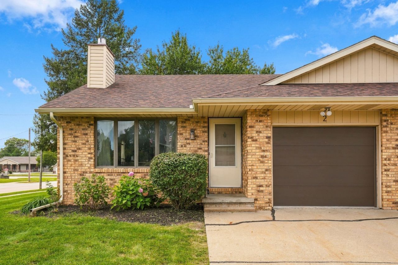 126 E Parkview Drive, Unit 002, Walcott, IA 52773 Main Photo