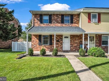 11 S TRINE AVENUE, MT HOLLY SPRINGS, PA 17065