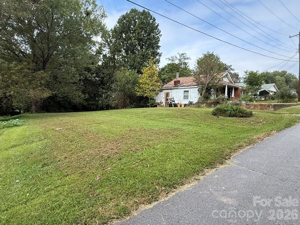 68 Morris Avenue , Marion, NC 28752
