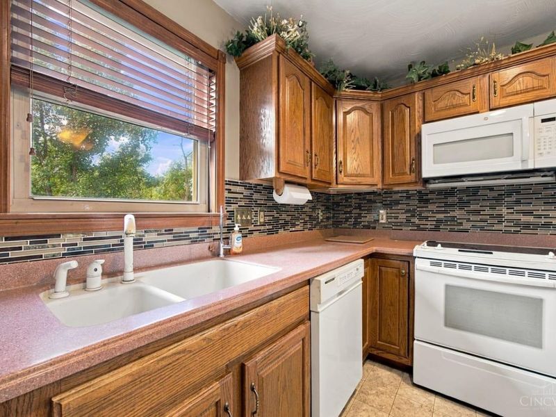 5460 Lakefront Drive, Green Township, OH 45247 Photo 17