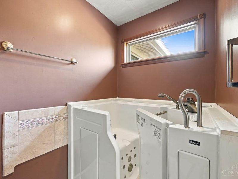 5460 Lakefront Drive, Green Township, OH 45247 Photo 30