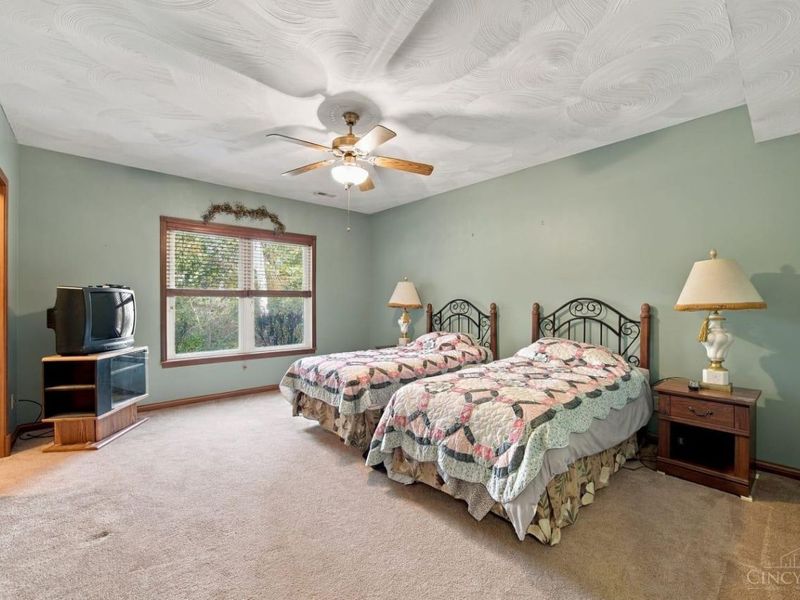 5460 Lakefront Drive, Green Township, OH 45247 Photo 32