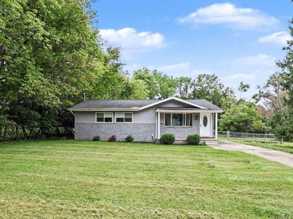 615 E Monroe Street, Jackson, MI 49202