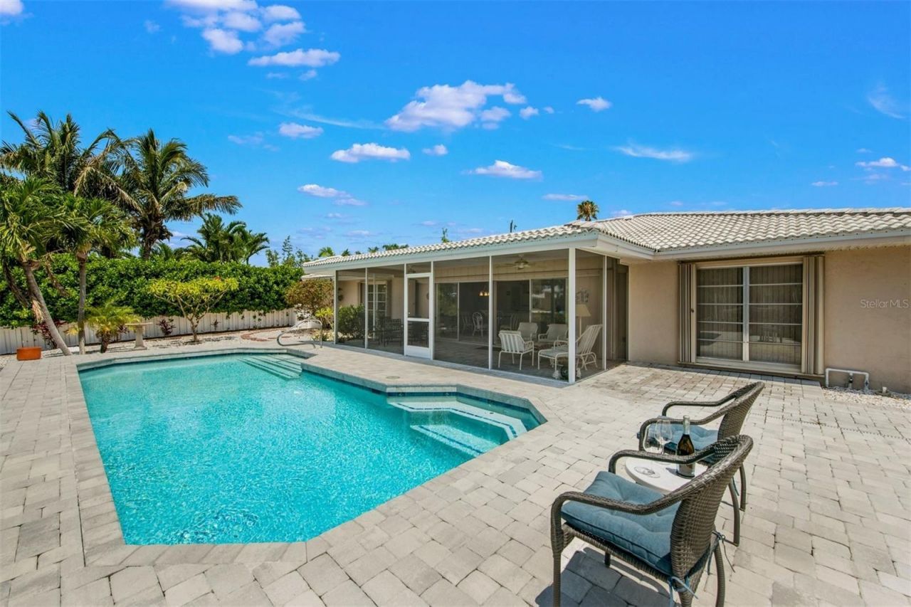 614 Gladstone Lane , Bradenton Beach, FL 34217 Photo