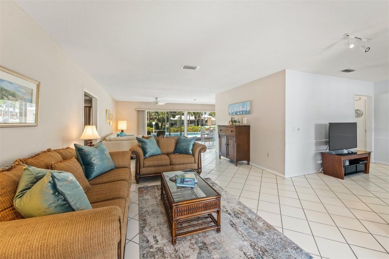 614 Gladstone Lane , Bradenton Beach, FL 34217 Photo