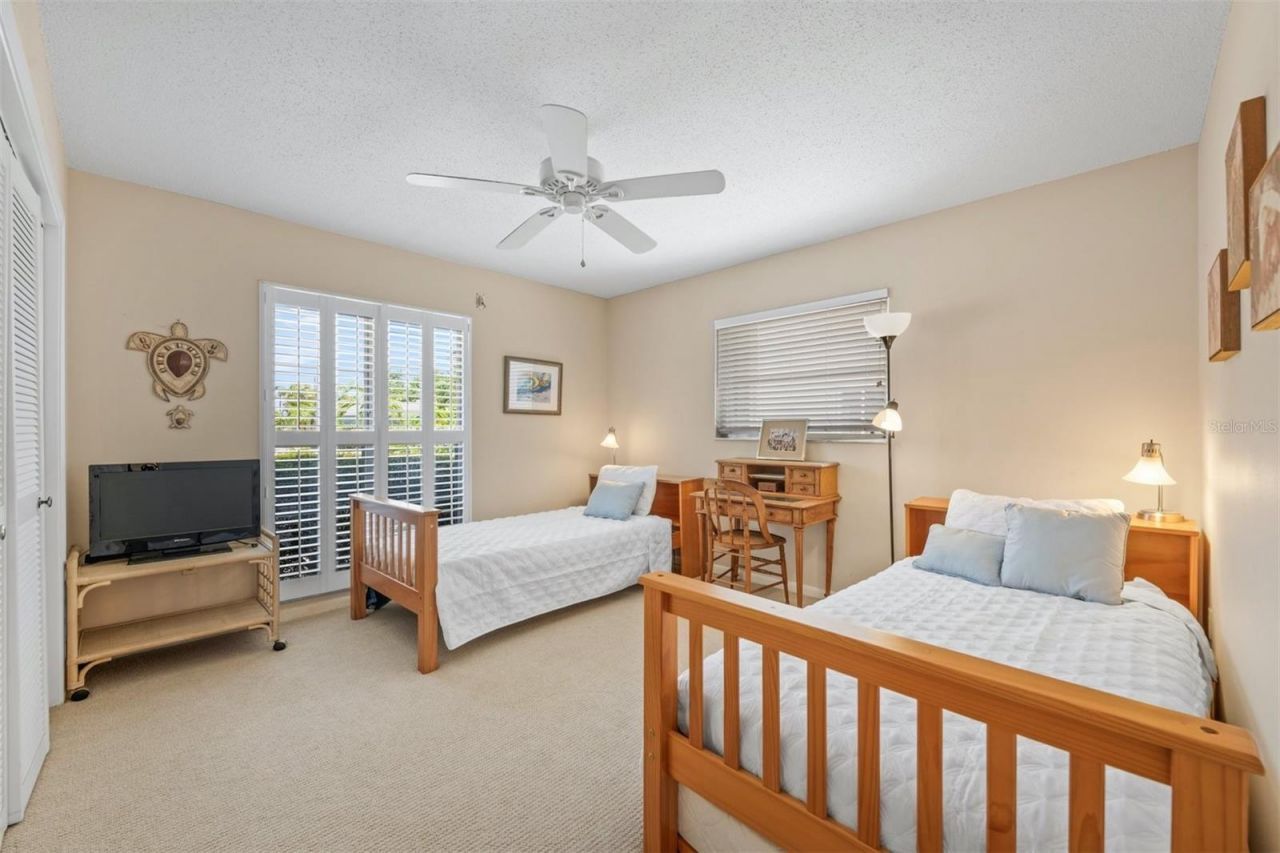 614 Gladstone Lane , Bradenton Beach, FL 34217 Photo