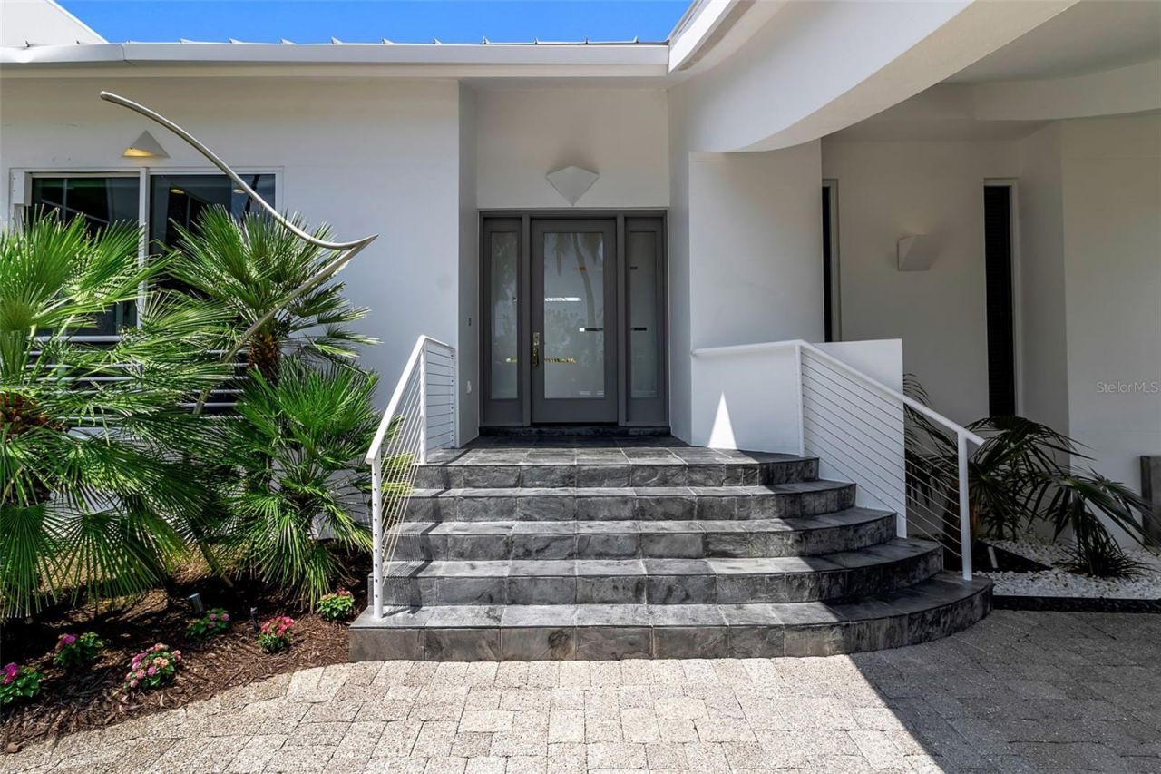 445 Mckinley Drive, Sarasota, FL 34236 Photo