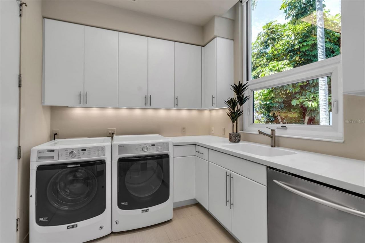 445 Mckinley Drive, Sarasota, FL 34236 Photo