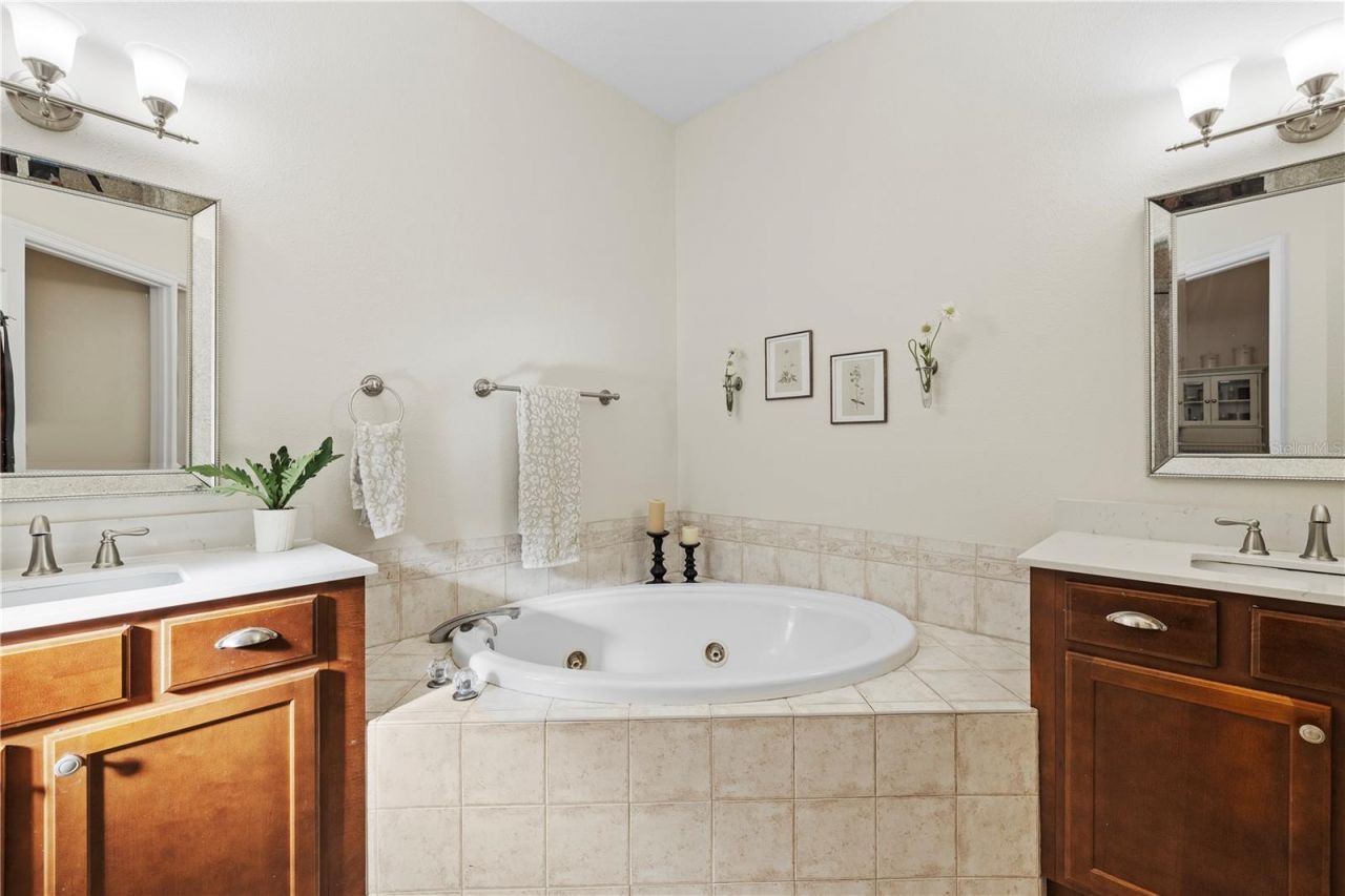 5064 Creekside Trail , Sarasota, FL 34243 Photo