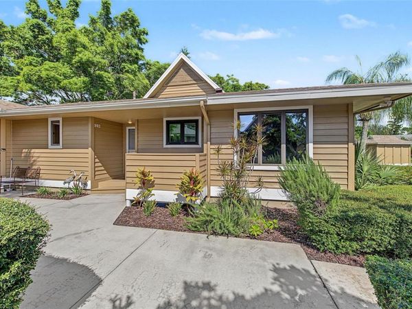992 SPINNAKER COURT , TARPON SPRINGS, FL 34689