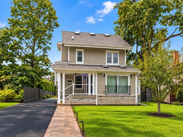 9215 S Damen Avenue, Chicago, IL 60643