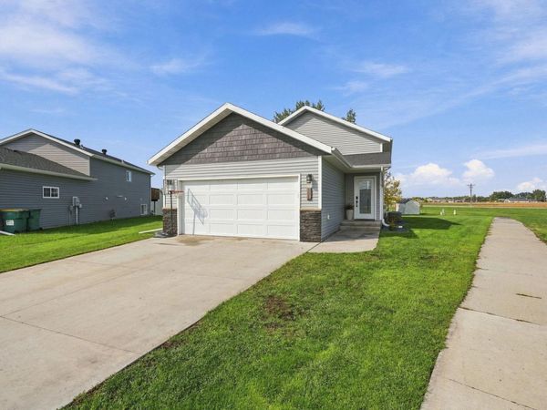 101 5th Street E, Horace, ND 58047