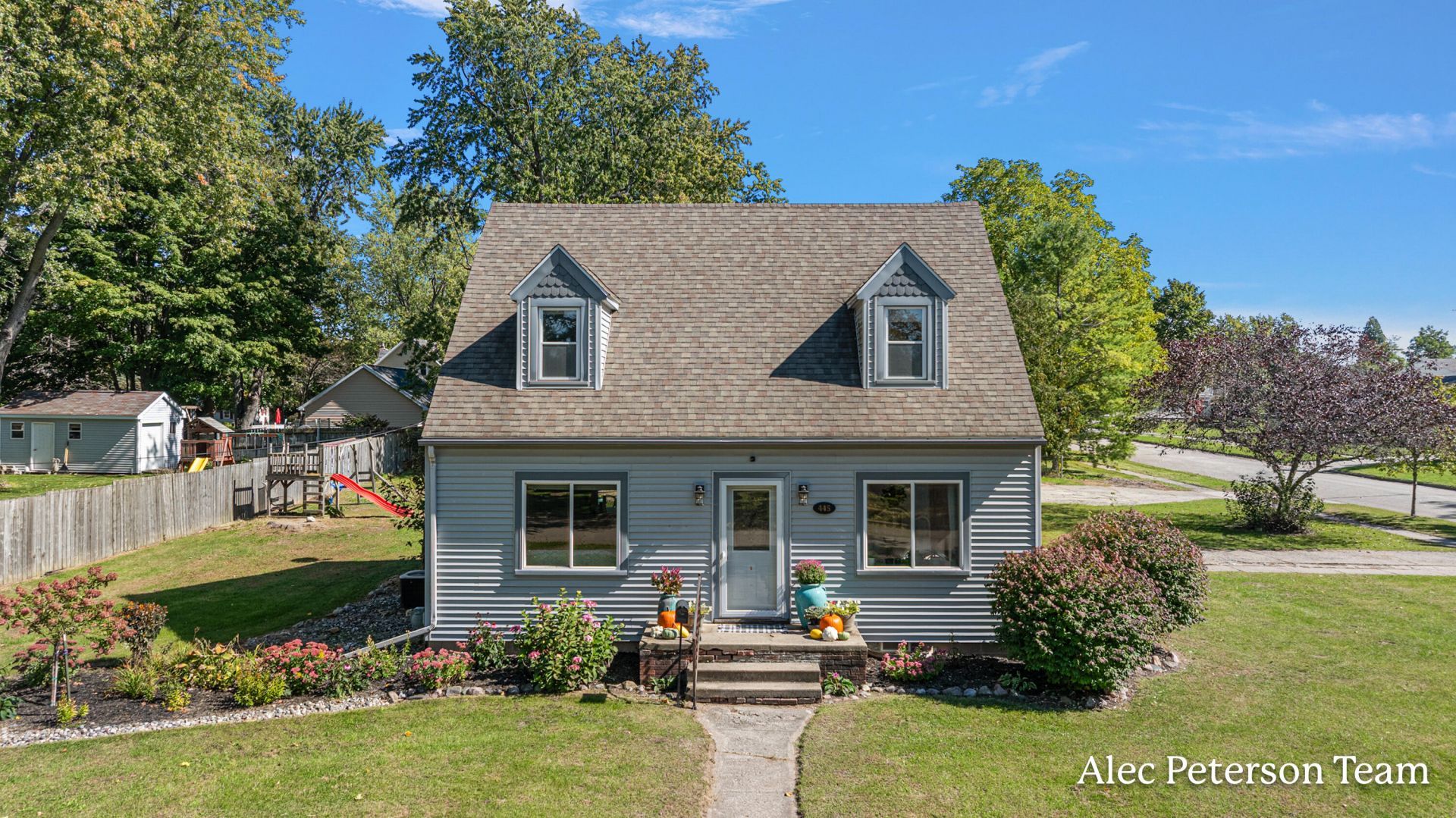445 Green Street, Grand Ledge, MI 48837 Main Photo