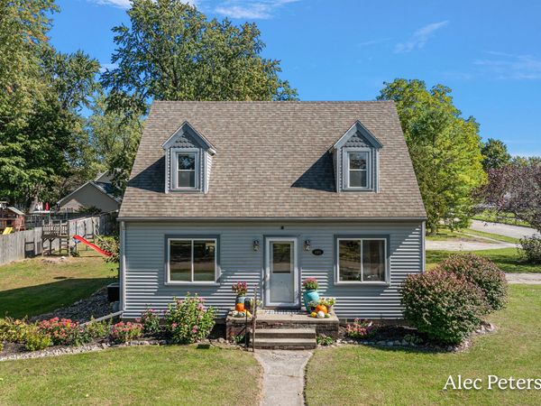 445 Green Street, Grand Ledge, MI 48837