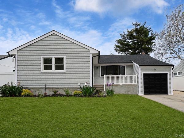 224 Hungry Harbor Road , Valley Stream, NY 11581