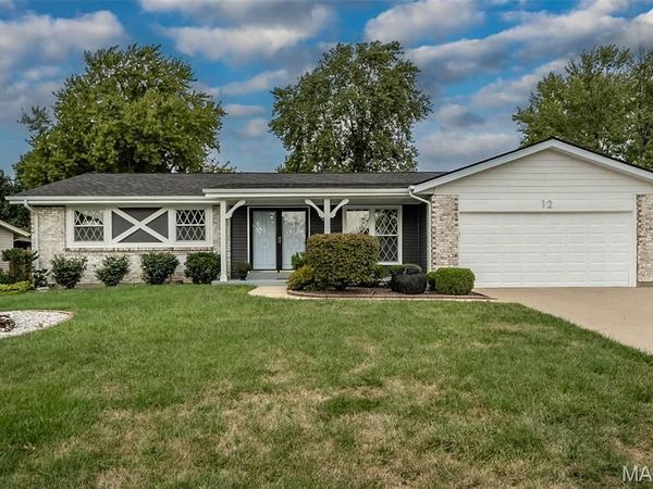 12 Oakridge West Drive, St Peters, MO 63376