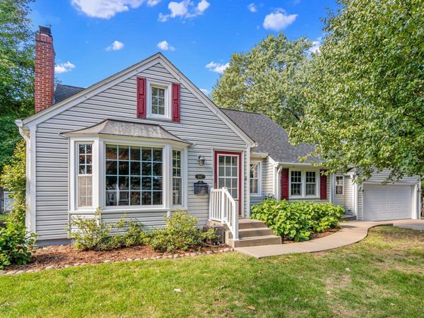 1947 Arona Street, Roseville, MN 55113