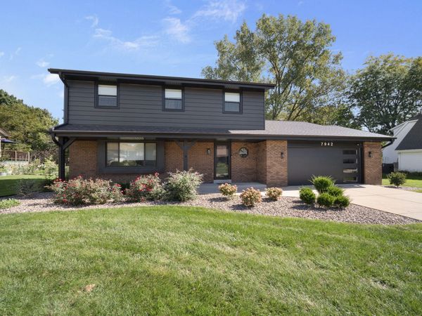 7942 S 66th St, Franklin, WI 53132
