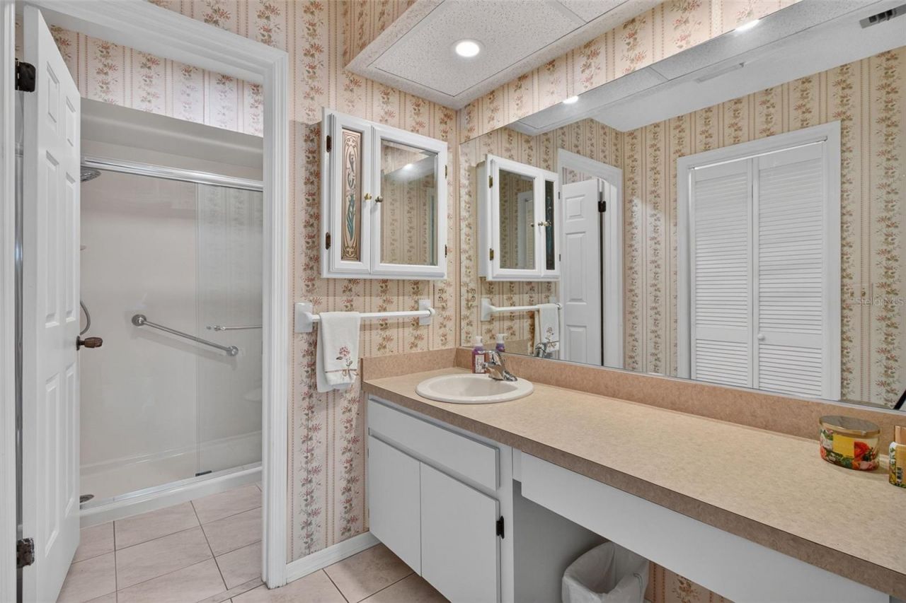 725 83rd Avenue N, Unit 205, Saint Petersburg, FL 33702 Photo