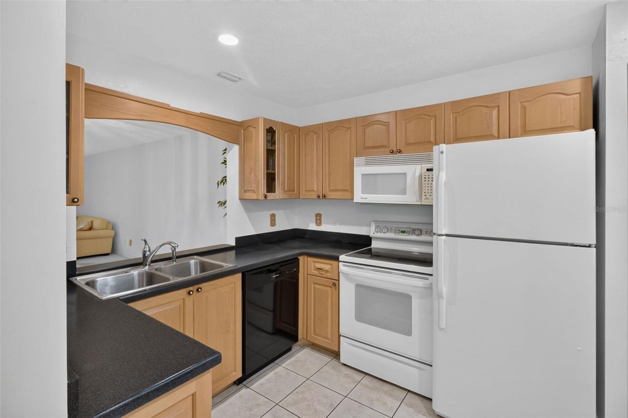 725 83rd Avenue N, Unit 205, Saint Petersburg, FL 33702 Photo