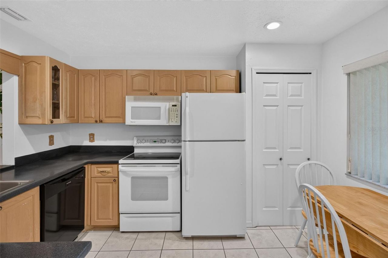 725 83rd Avenue N, Unit 205, Saint Petersburg, FL 33702 Photo