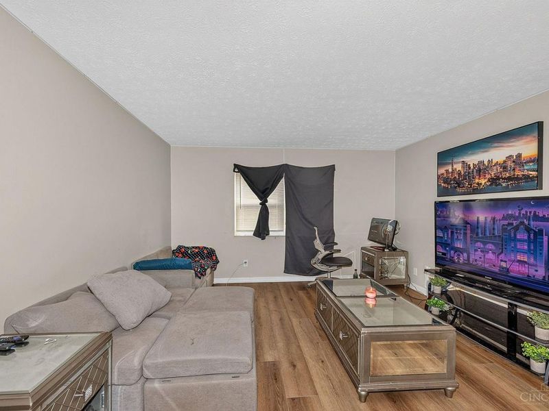 2390 W North Bend Road, Cincinnati, OH 45239 Photo 22