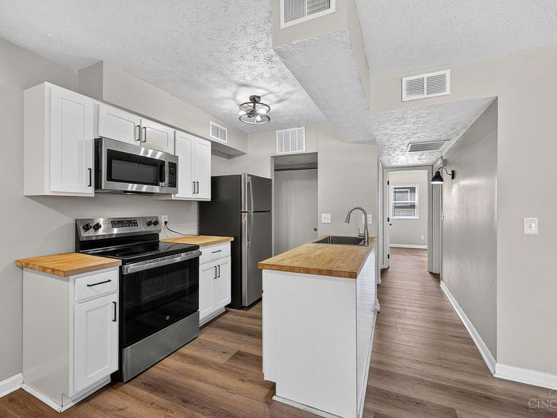2390 W North Bend Road, Cincinnati, OH 45239 Photo 4
