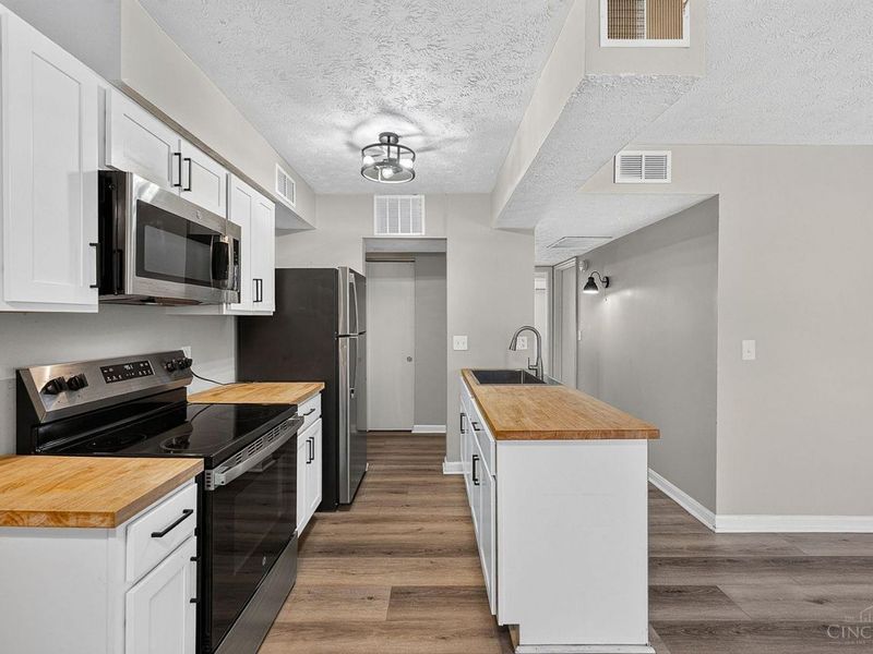 2390 W North Bend Road, Cincinnati, OH 45239 Photo 5