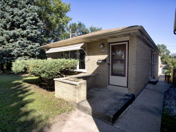 3262 S Whitnall Ave, Milwaukee, WI 53207