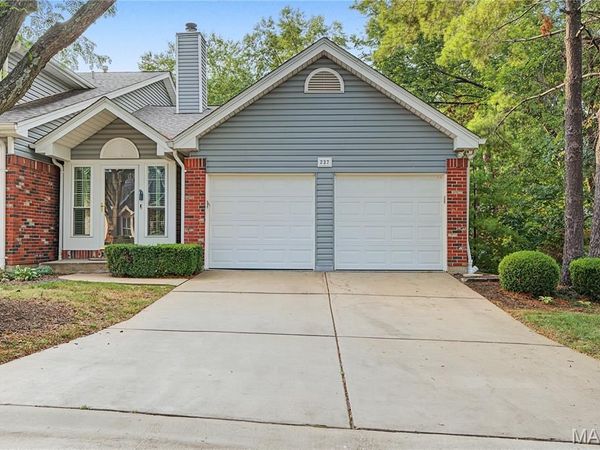 227 Kehrs Mill Trail, Ballwin, MO 63011