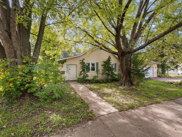 408 W Fulliam Avenue , Muscatine, IA 52761