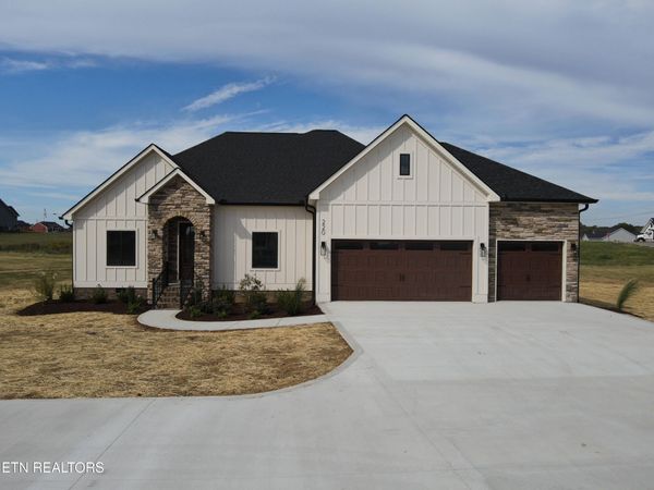 220 Cattlemans Drive, Sparta, TN 38583